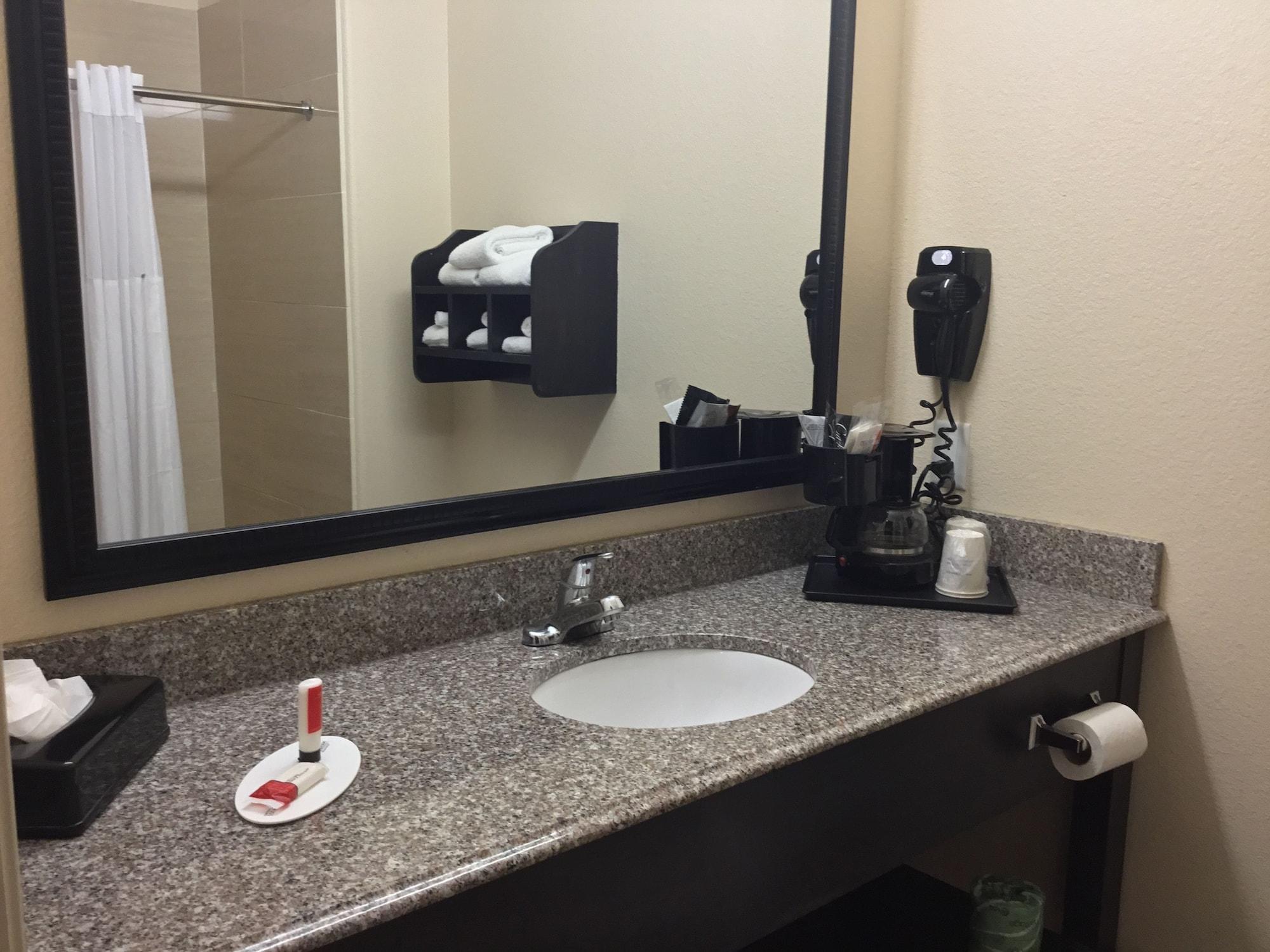 Days Inn & Suites By Wyndham Galveston West/Seawall Esterno foto