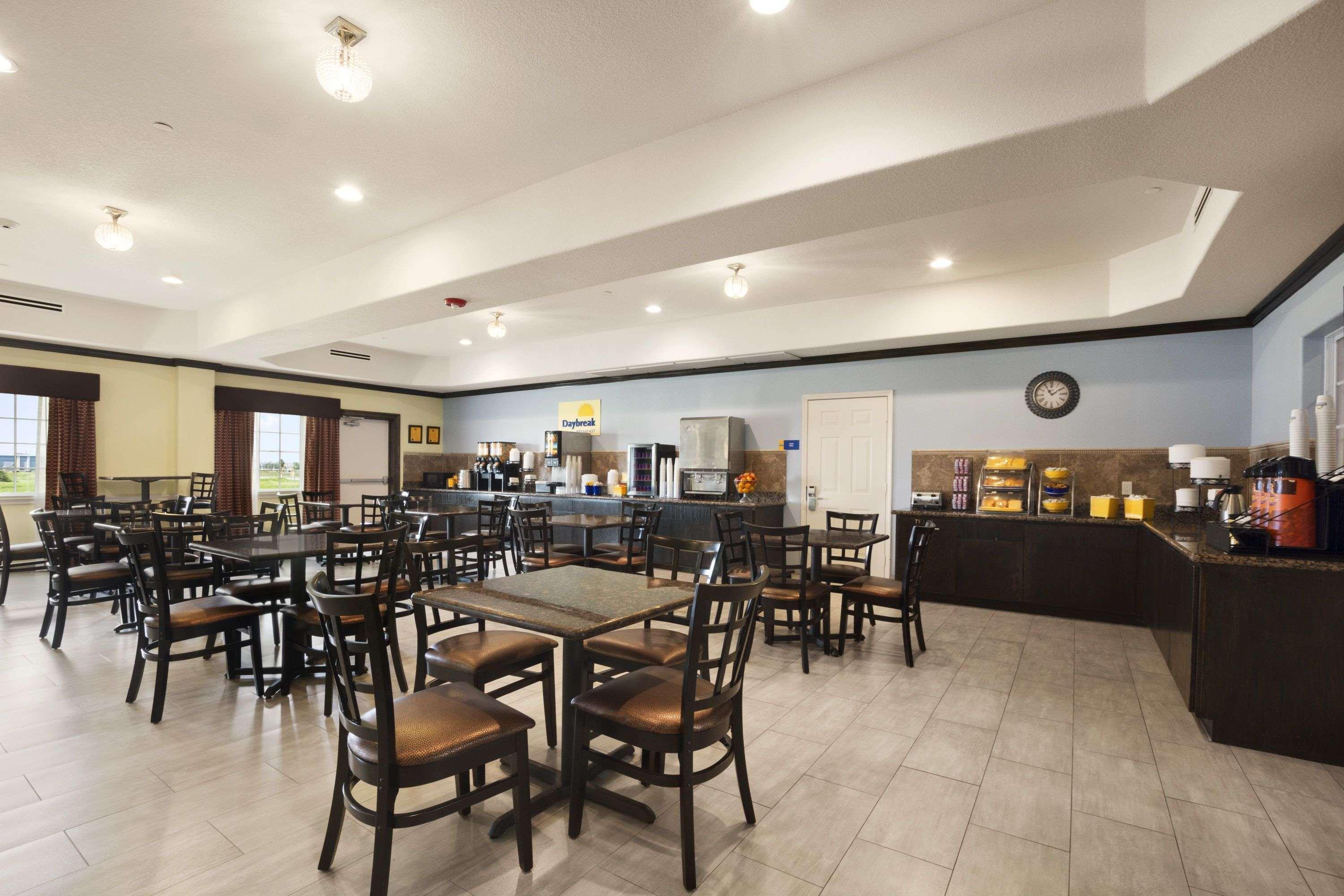 Days Inn & Suites By Wyndham Galveston West/Seawall Esterno foto