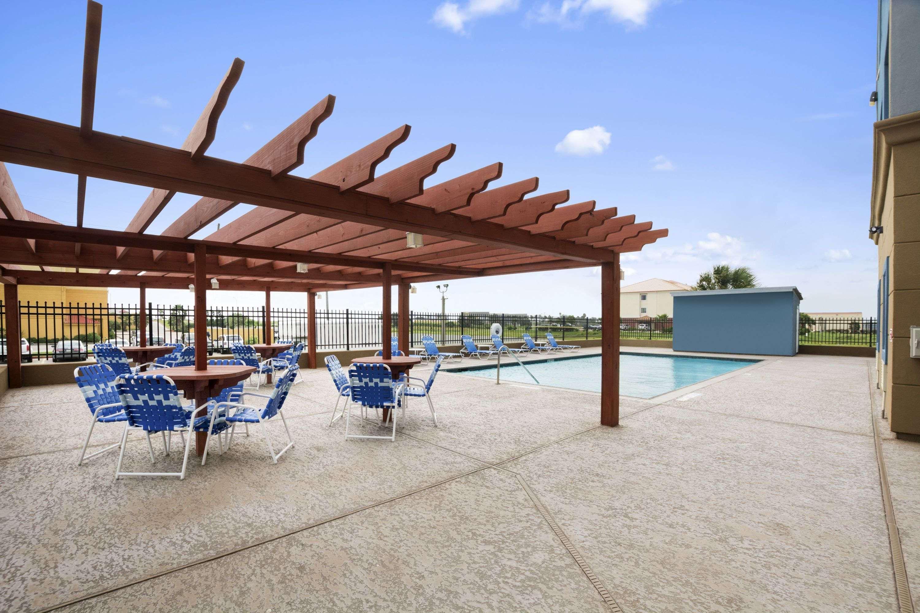 Days Inn & Suites By Wyndham Galveston West/Seawall Esterno foto