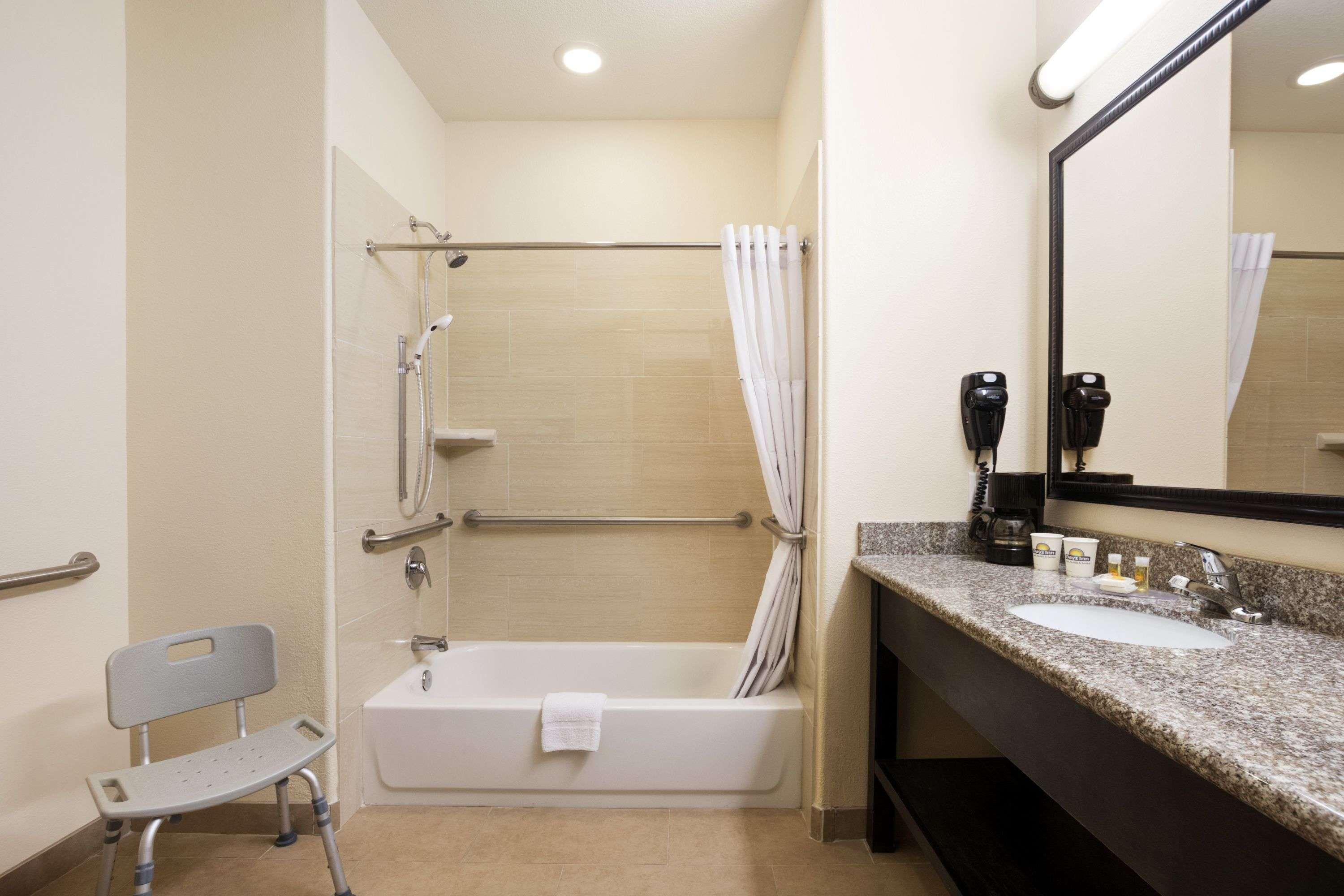 Days Inn & Suites By Wyndham Galveston West/Seawall Esterno foto