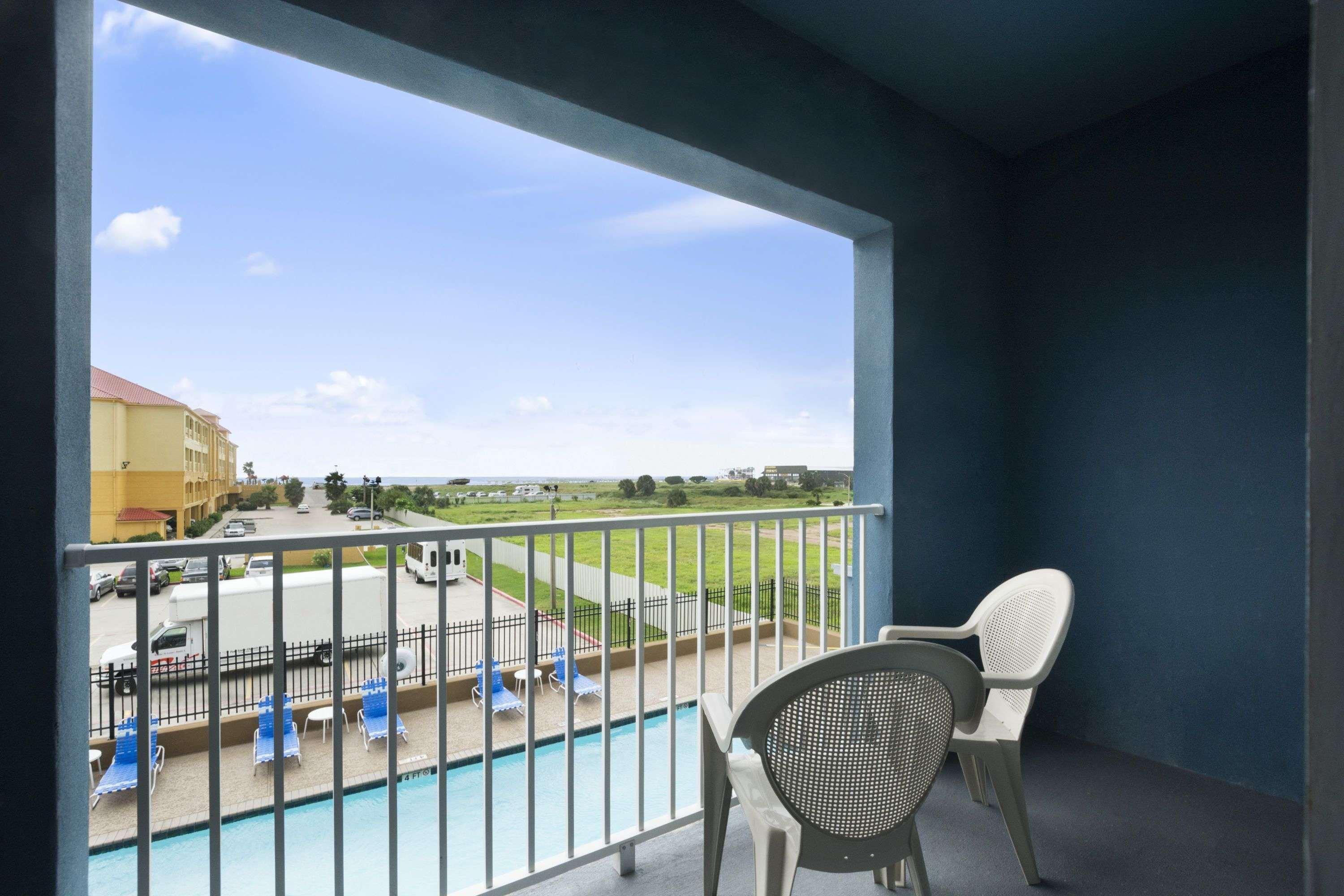 Days Inn & Suites By Wyndham Galveston West/Seawall Esterno foto