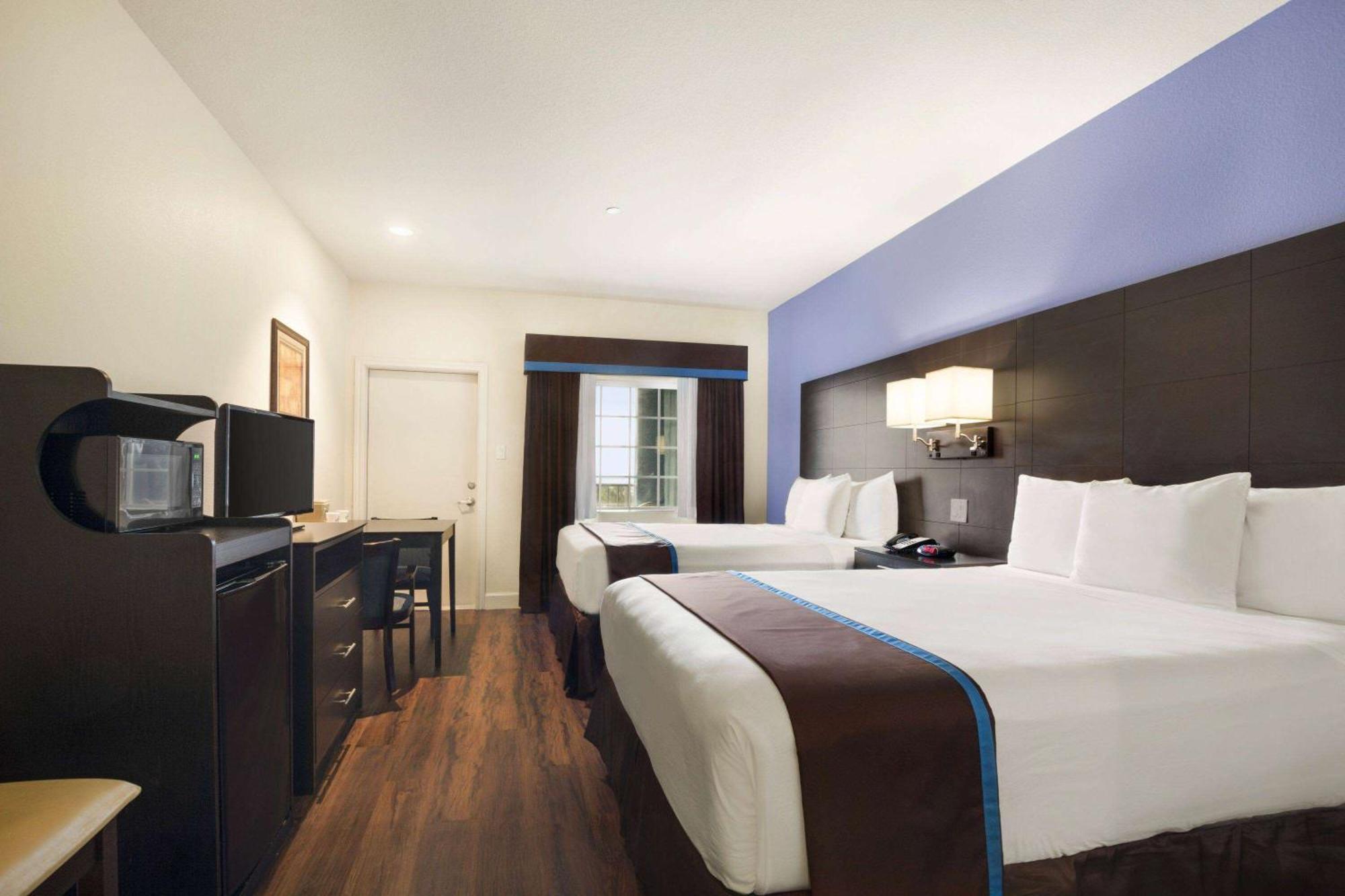 Days Inn & Suites By Wyndham Galveston West/Seawall Esterno foto
