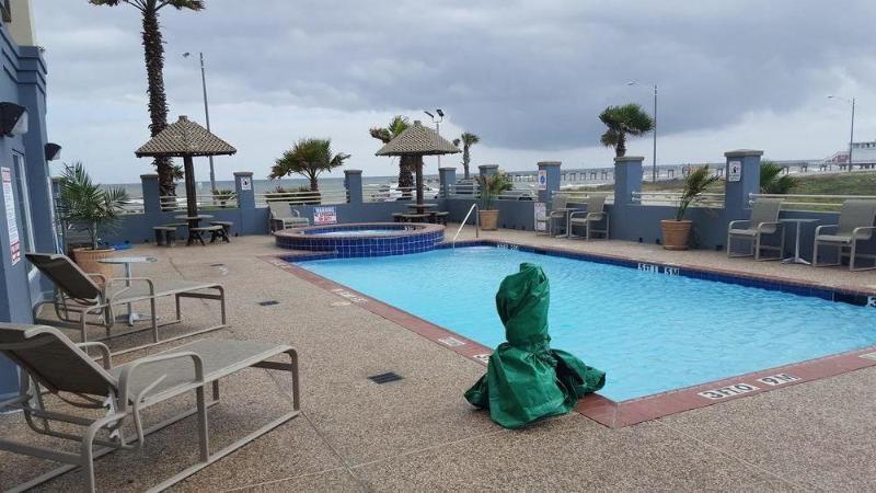 Days Inn & Suites By Wyndham Galveston West/Seawall Esterno foto